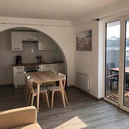 Du Lac Apartment *